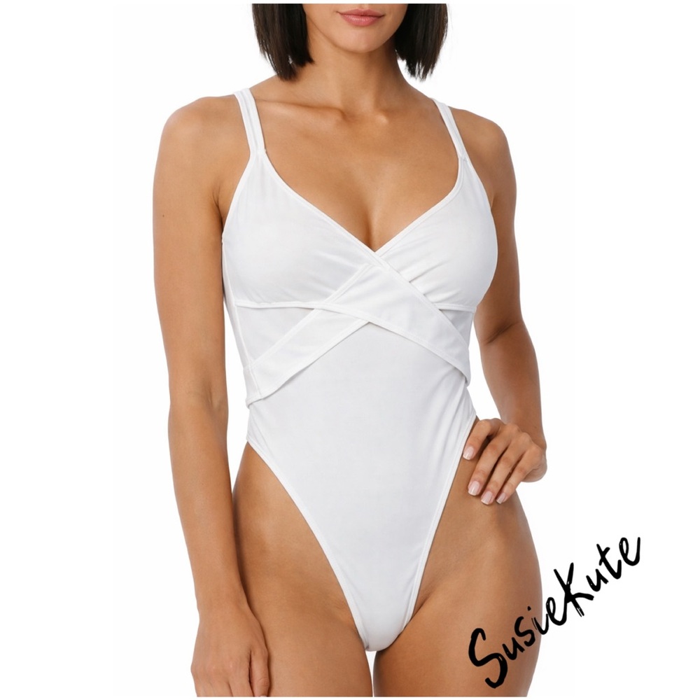 Lita by Ciara Sleeveless Bodysuit in White